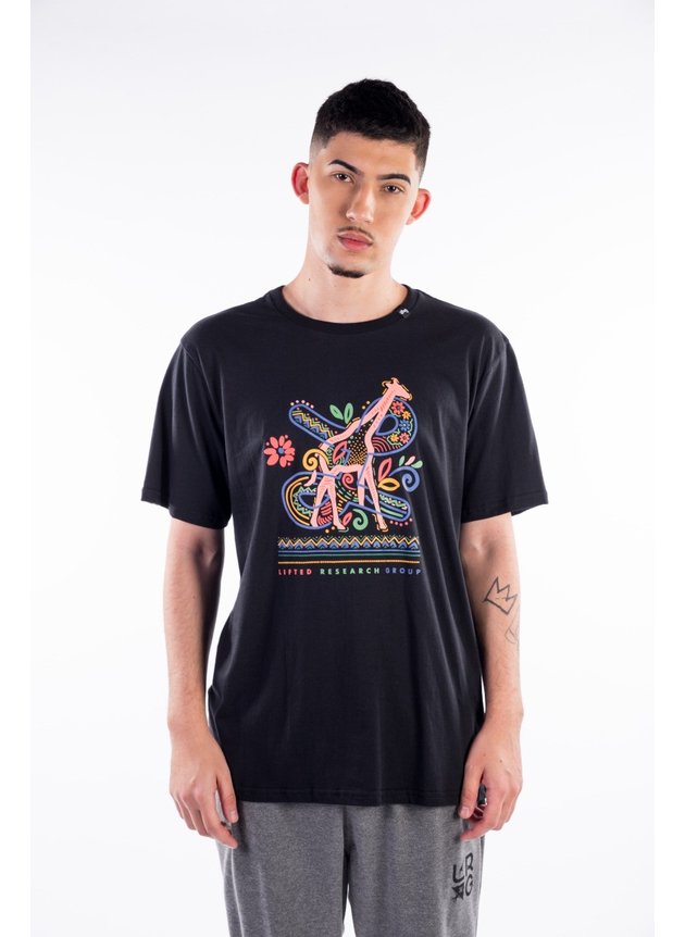 camiseta lrg west giraffe colorida masculina preto hyped 91 6